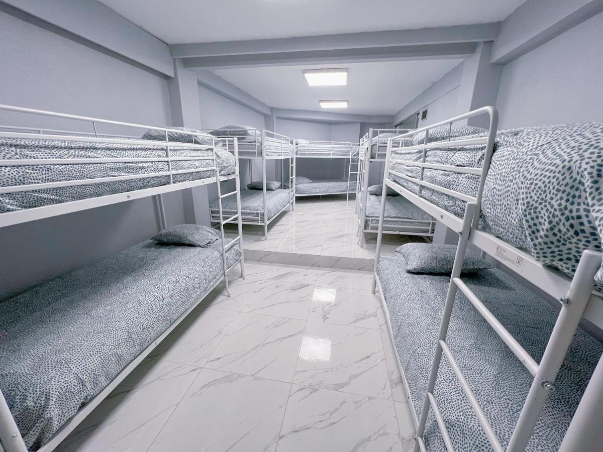 Hostel Thirty One Мадрид Экстерьер фото