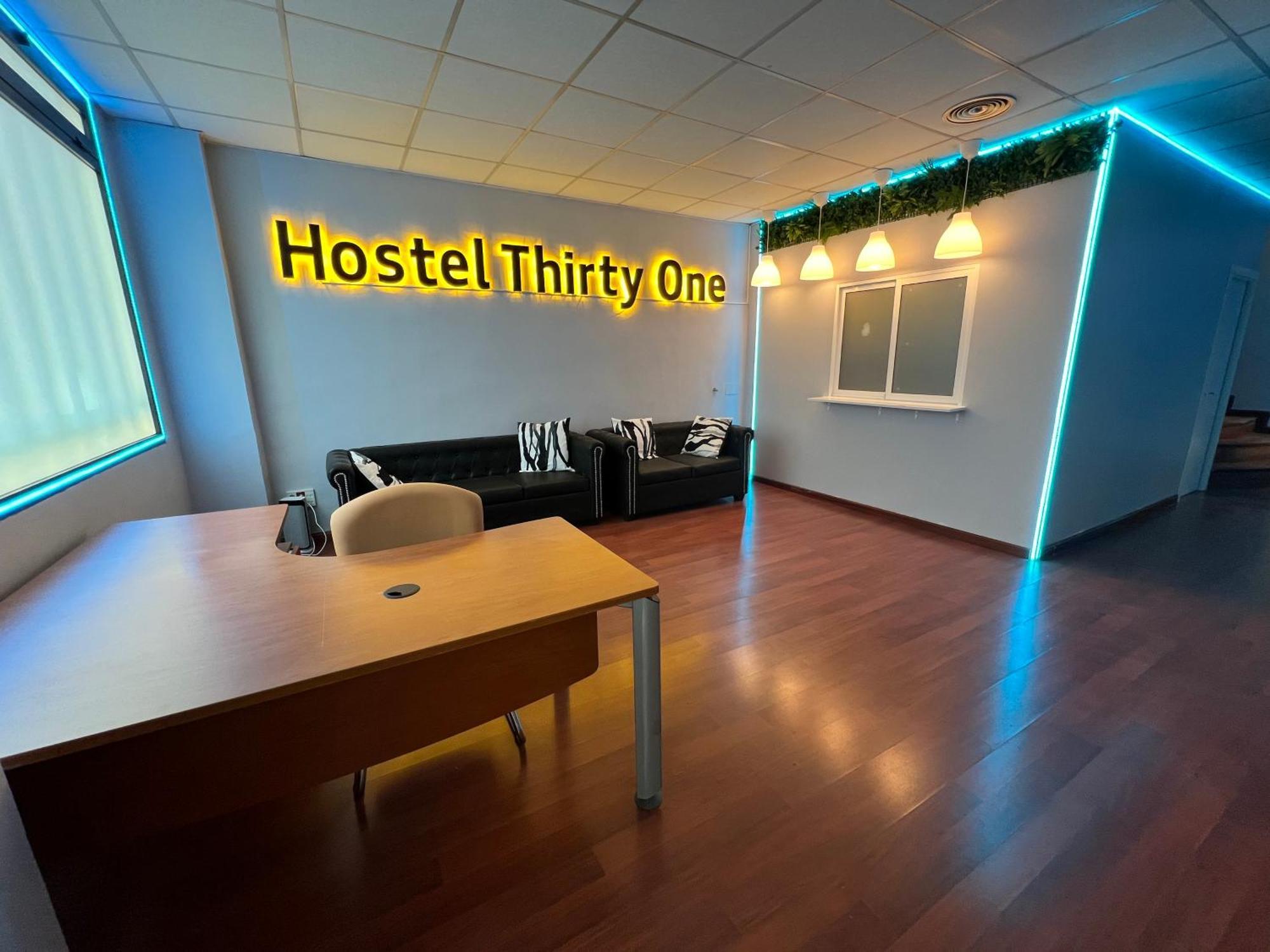 Hostel Thirty One Мадрид Экстерьер фото